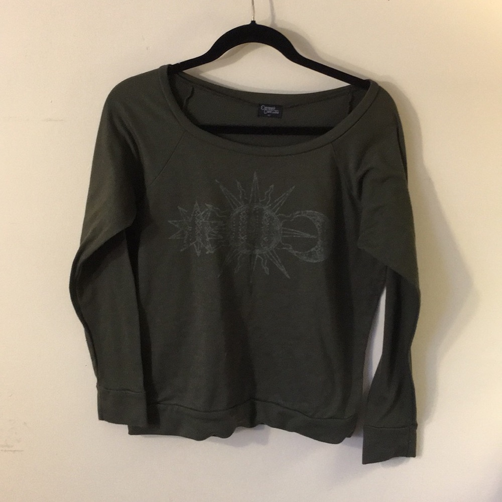 TILLYS SWEATER GREEN WITH STAR SUN AND MOON SIZE M